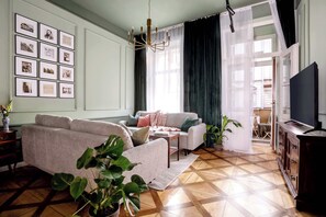 Televisión y oficina 