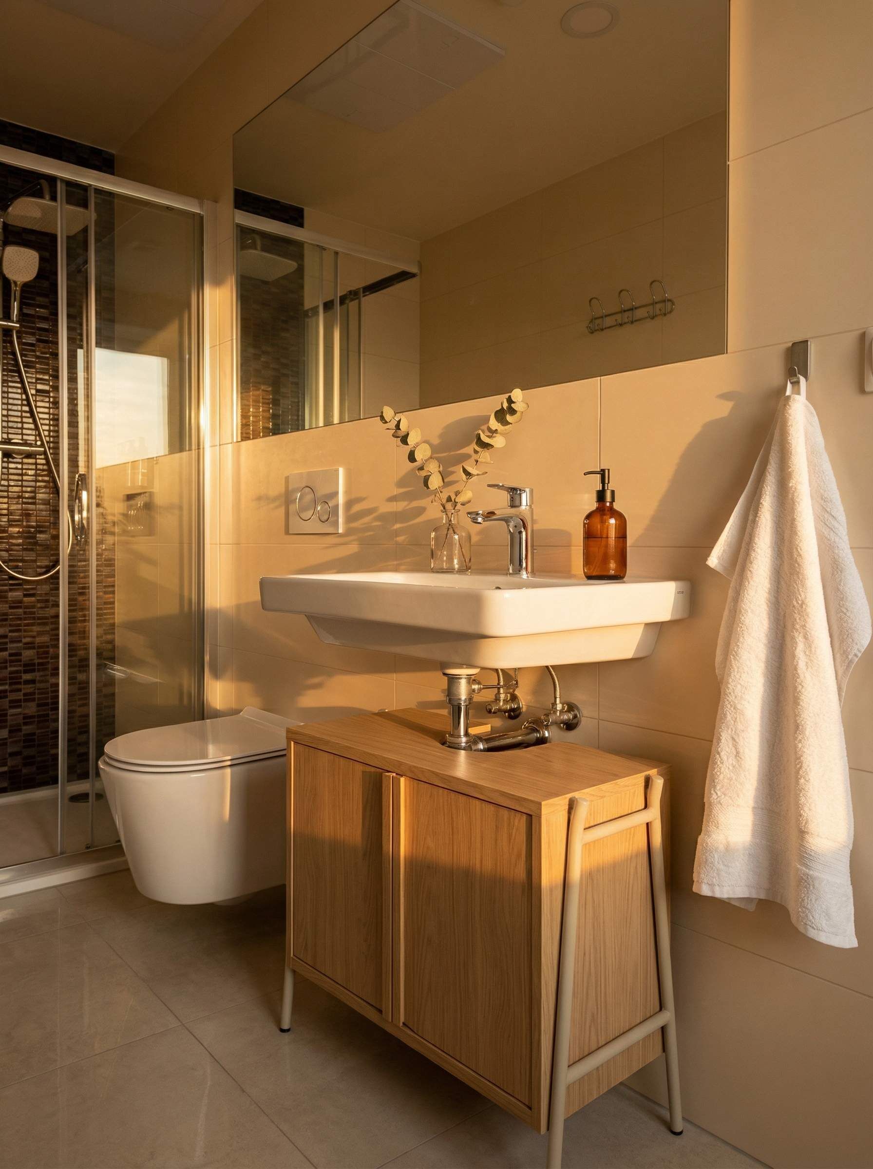 Shower, hair dryer, shampoo