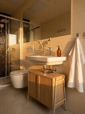 Chuveiro, secador de cabelo