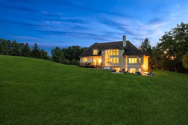 Exterior - Large group getaway with endless entertainment for all ages! (Collegeville)