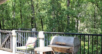 Quiet, Homey Retreat with access to Walking Trail