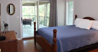 Quiet, Homey Retreat with access to Walking Trail