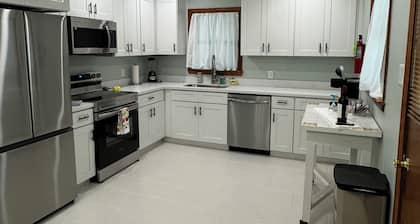 Charming 3-bedroom house with covered parking in quaint Ocean Springs.