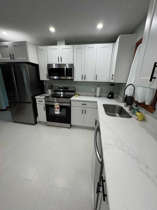 Fridge, microwave, oven, stovetop - Charming 3-bedroom house with covered parking in quaint Ocean Springs.
(Ocean Springs)