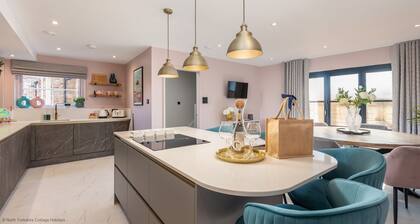Dovecote House - Luxury Town House in centre of Market Town