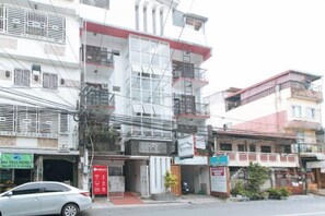 Exterior - RedDoorz @ DBuilders Rooms Ph1 Taguig (Taguig)