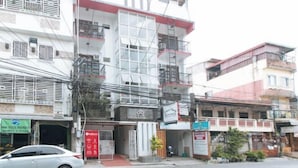 Exterior - RedDoorz @ DBuilders Rooms Ph1 Taguig (Taguig)