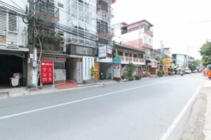 Exterior - RedDoorz @ DBuilders Rooms Ph1 Taguig (Taguig)