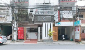 Exterior - RedDoorz @ DBuilders Rooms Ph1 Taguig (Taguig)