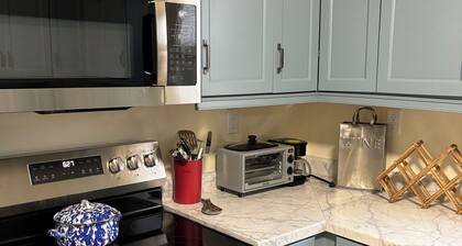 Gorgeous 6-bedroom house. Sleeps 16. .3 mile from the beach!