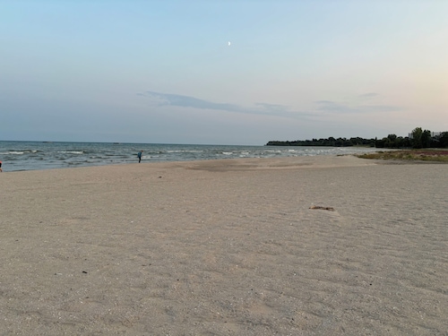 Gorgeous 6-bedroom house. Sleeps 16. .3 mile from the beach!