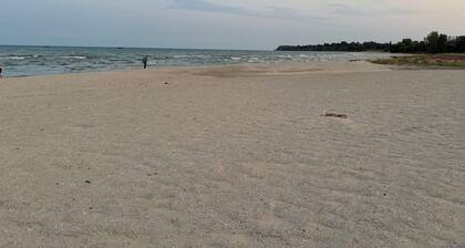 Gorgeous 6-bedroom house. Sleeps 16. .3 mile from the beach!