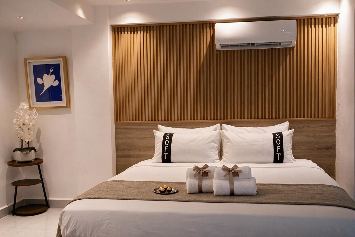 DOBLE | Select Comfort beds, minibar, in-room safe, WiFi (free)
