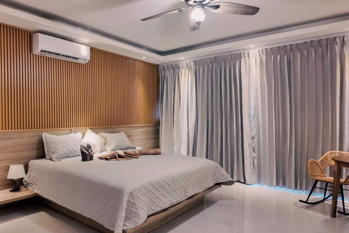 Select Comfort beds, minibar, in-room safe, free WiFi
