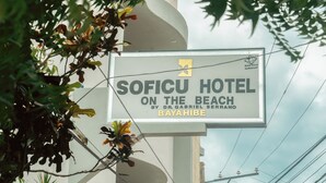 A sign for Soficu Hotel on the beach by Dr. Gabriel Serrano in Bayahibe. - Soficu Hotel On The Beach (Bayahíbe)