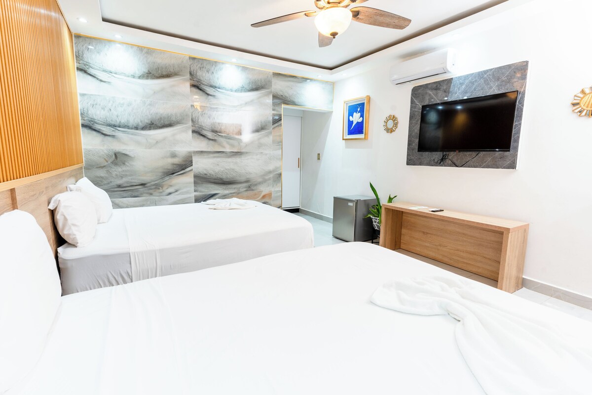 CUADRUPLE Planta Baja | Select Comfort beds, minibar, in-room safe, WiFi (free)