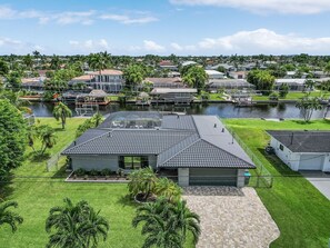 Exterior - Gulf Access Home with Kayaks, Private Pool and Canal View - The Pelican Perch - Roelens (Cape Coral)