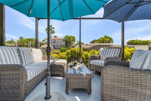 Terrace/patio - Gulf Access Home with Kayaks, Private Pool and Canal View - The Pelican Perch - Roelens (Cape Coral)