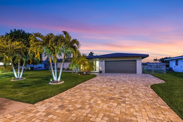 Property grounds - Gulf Access Home with Kayaks, Private Pool and Canal View - The Pelican Perch - Roelens (Cape Coral)