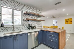 Fridge, microwave, oven, dishwasher - Modern Home with private Heated pool, fully equipped kitchen, BBQ (Oakland Park)