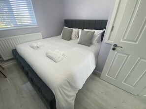 3 chambres, fer et planche à repasser, Wi-Fi gratuit, draps fournis