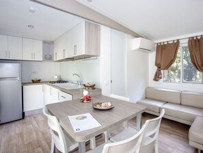 Dining - Beautiful apartment in villa for 4 people with WIFI, A/C, pool, TV and terrace (Castiglione Della Pescaia)