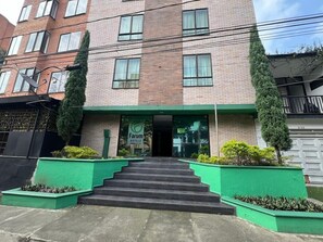 Exterior detail - Farum Hotel (Medellín)