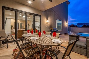 Outdoor dining - Elim Valley 4228, Private pool, foosball, ping pong, casita, and more (Hurricane)