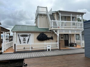 المنشأة من الخارج