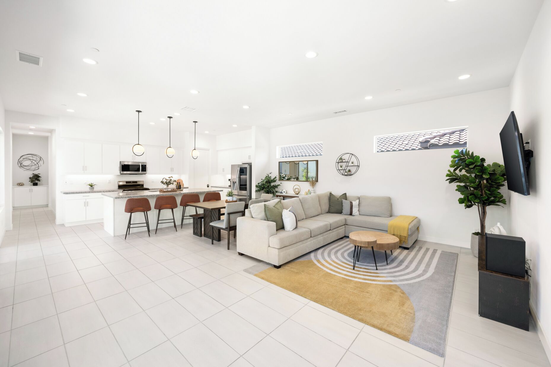 Smart TV, chimenea, futbolito y tenis de mesa 