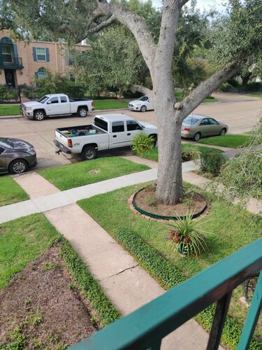 Cozy 2-bedroom townhome in pleasant Beaumont with AC, WiFi