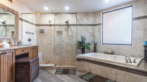 Dusche, Haartrockner, Handtücher