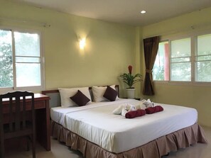 Bungalow Confort, vistas al jardín | Escritorio, espacio para trabajar con un portátil, wifi gratis