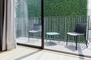 Deluxe-Studiosuite, 1Â King-Bett, Balkon | 1 Schlafzimmer, hochwertige Bettwaren