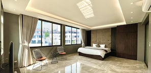 Gallery villa, 6 slaapkamers, privézwembad, uitzicht op het strand | Een minibar, een bureau, een laptopwerkplek, verduisterende gordijnen