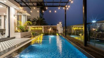 Outdoor pool, sun loungers