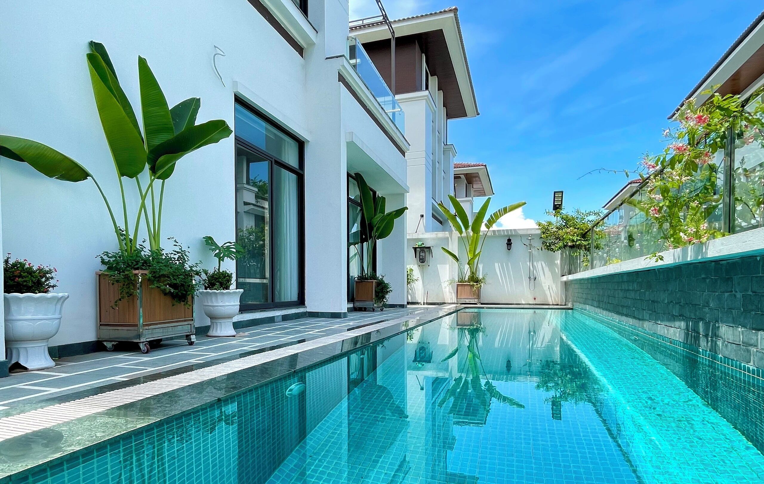 Außenpool, Liegestühle