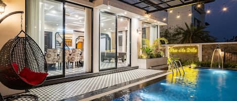 Outdoor pool, sun loungers