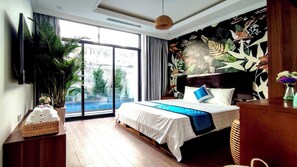 Villa Royal, 6 habitaciones, piscina privada, vistas a la playa | Minibar, escritorio, espacio para trabajar con un portátil