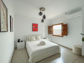 4 bedrooms, Egyptian cotton sheets, premium bedding, free WiFi - Casa Antonio (Granada)