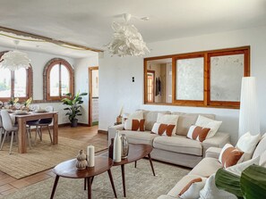 43-inch TV with cable channels - Casa Antonio (Granada)