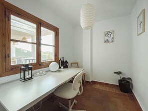 43-inch TV with cable channels - Casa Antonio (Granada)