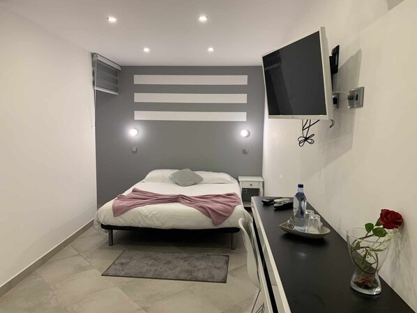 1 chambre, lit parapluie, Wi-Fi gratuit, draps fournis
