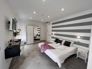 1 bedroom, desk, travel cot, free WiFi - Carvoeiro B&B and S.P.A Suite 2 (Poço Partido)