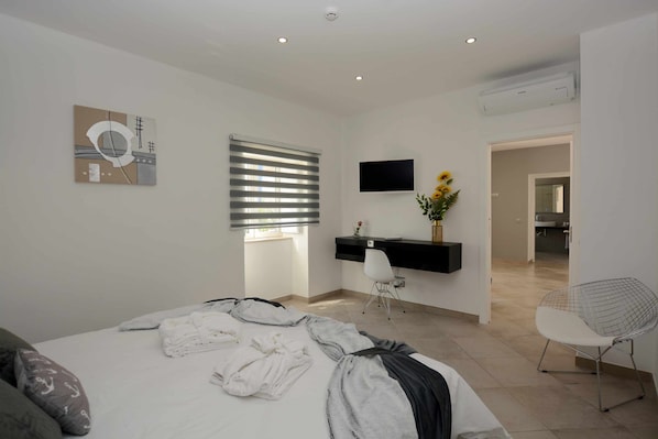 2 bedrooms, iron/ironing board, travel cot, free WiFi - Spa Suite 5: Pool, Jacuzzi & Sauna (Poço Partido)