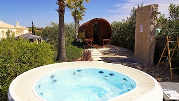 Bañera de hidromasaje al aire libre
