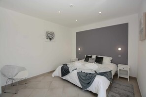 2 bedrooms, desk, travel crib, free WiFi