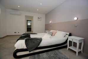 2 bedrooms, desk, travel crib, free WiFi