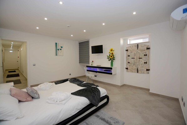 2 chambres, bureau, lit parapluie, Wi-Fi gratuit