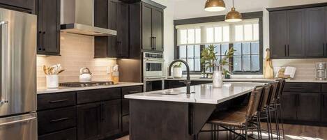 Refrigerador, microondas, horno, placa de cocina